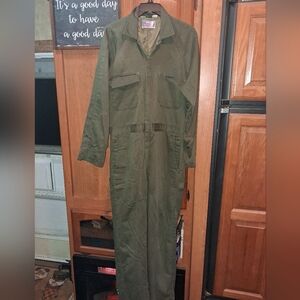 Sears And Roebuck Vintage Men's Olive Green Coverall In A Size 40R. Used